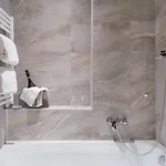 ألكسندر فندق ميستر