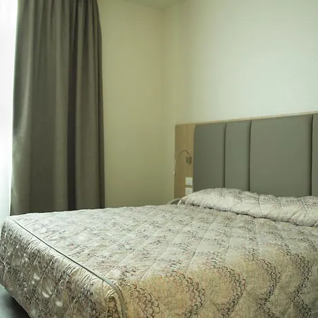 Отель Alexander 4*