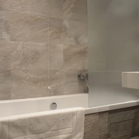 Отель Alexander 4*