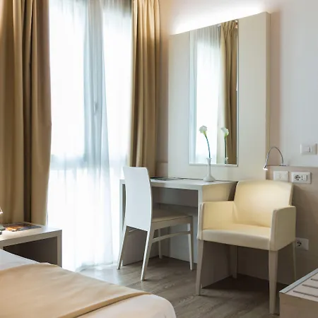 Отель Alexander 4*