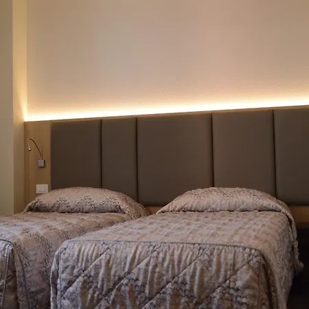 Alexander 4*