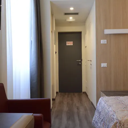 Hotell Alexander 4*