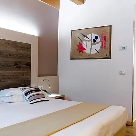 Alexander 4* Mestre