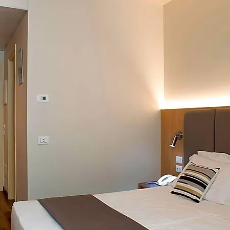 Hotell Alexander 4*