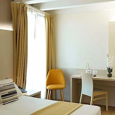 Hotell Alexander 4*