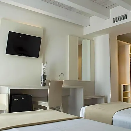 Alexander Hotell 4*