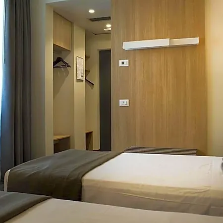 Alexander Hotell 4*