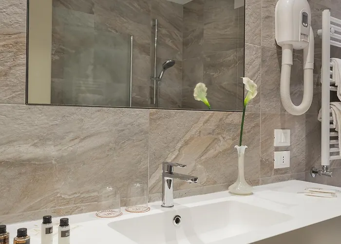 Отель Alexander