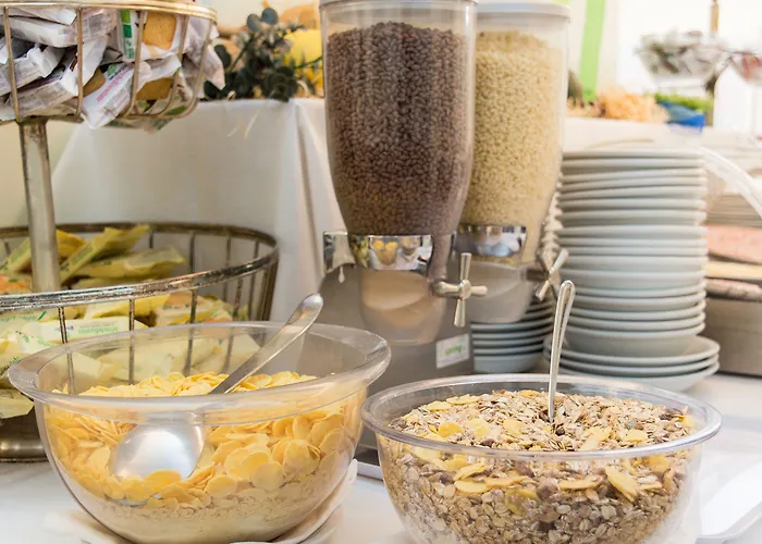 알렉산더 호텔 4*