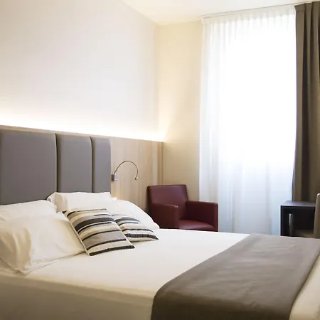 Alexander Hotel