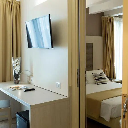 Alexander Hotel 4*