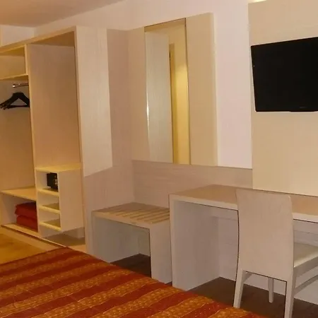 Alexander 4* Mestre